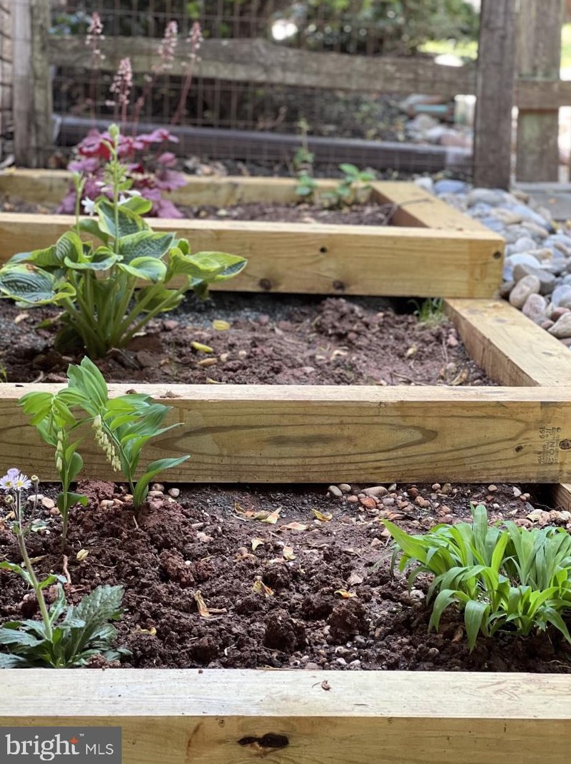 47074 Garrett Pl, Dulles VA  20165-7522 exterior