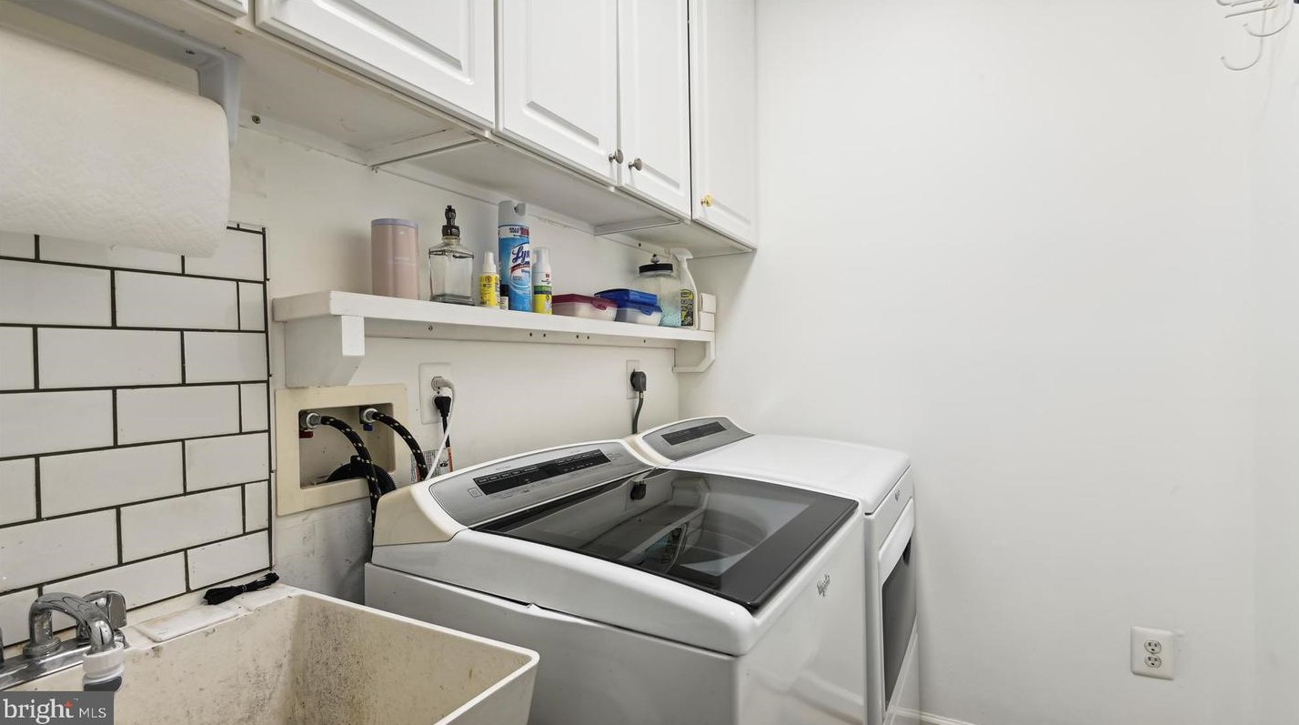 47074 Garrett Pl, Dulles VA  20165-7522 exterior