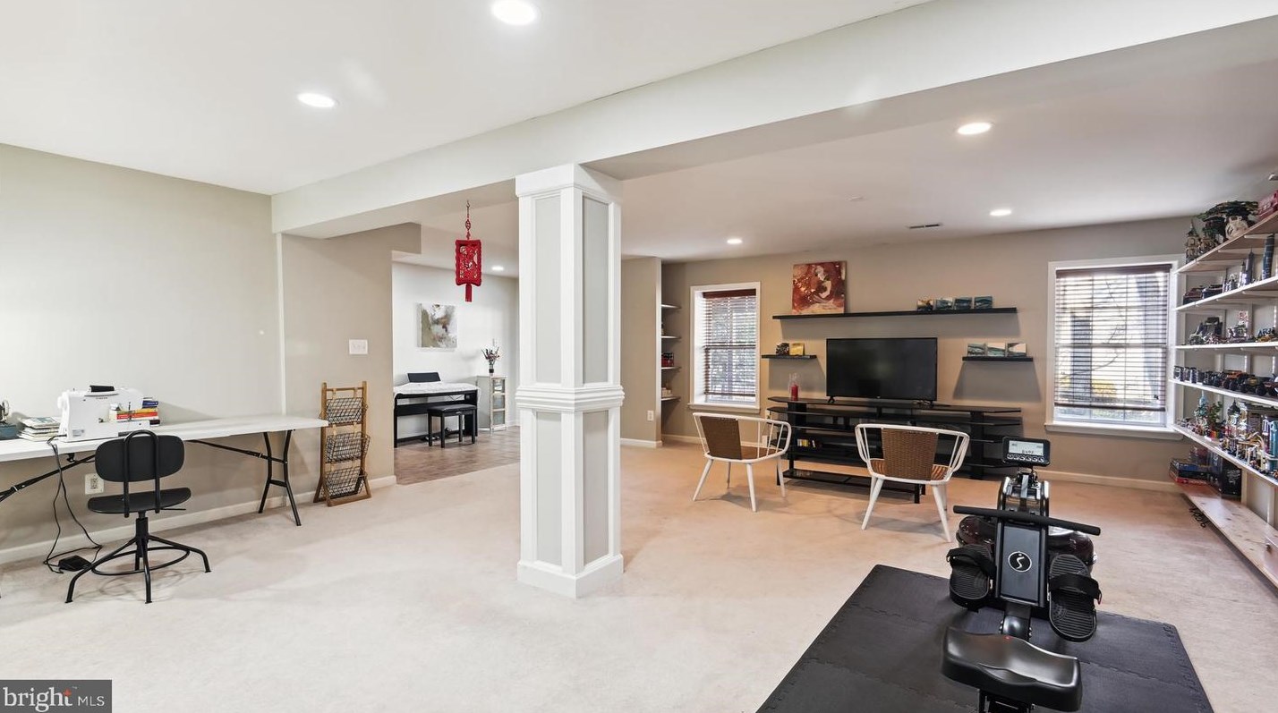 47074 Garrett Pl, Dulles VA  20165-7522 exterior