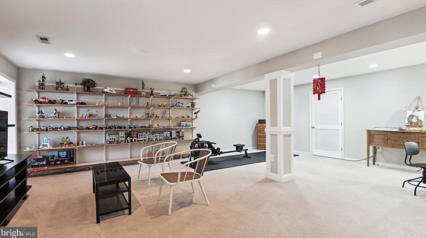 47074 Garrett Pl, Dulles VA  20165-7522 exterior