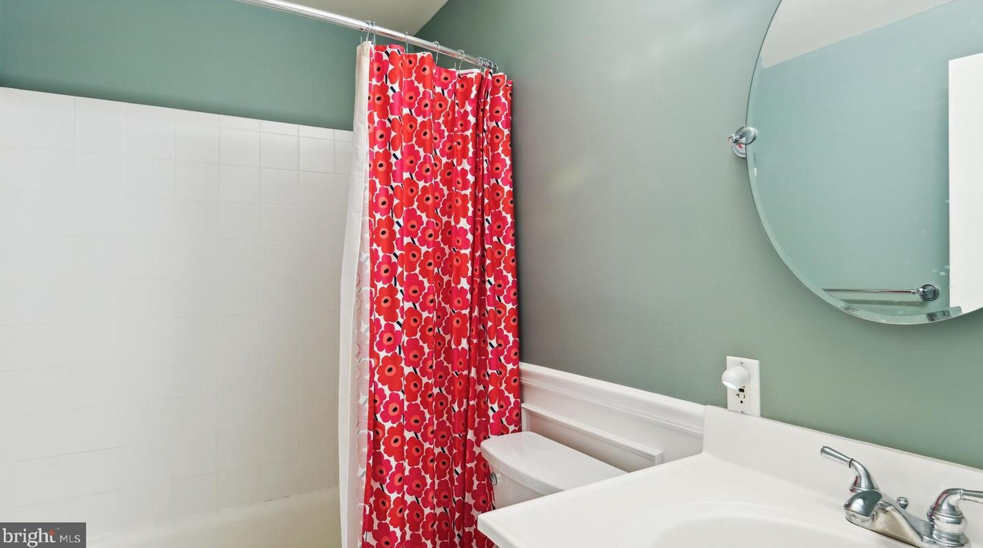 47074 Garrett Pl, Dulles VA  20165-7522 exterior