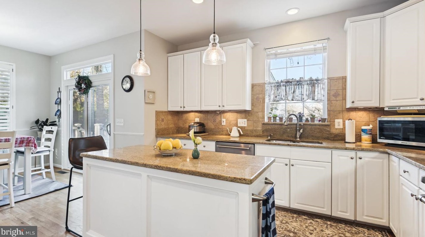 47074 Garrett Pl, Dulles VA  20165-7522 exterior