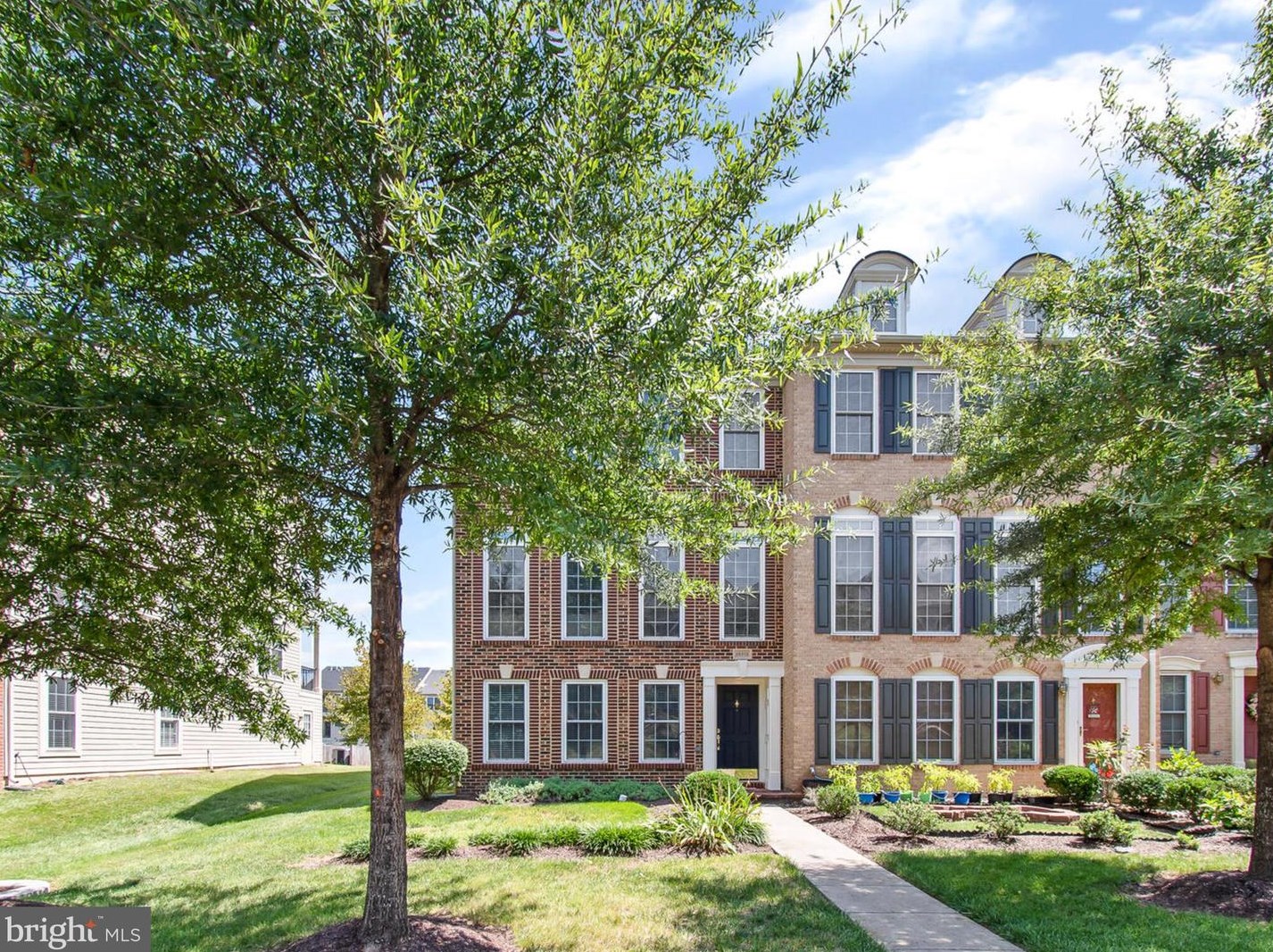 25813 Mews Ter, Fairfax, VA 20152
