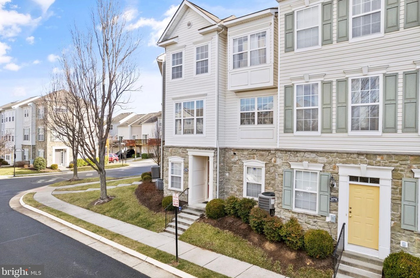 21776 Dragons Green Sq, Ashburn, VA 20147-6711