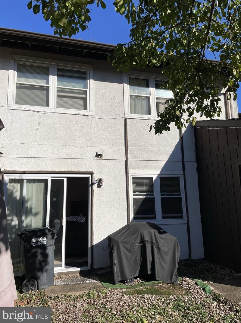 111 Woodgate Ct, Dulles, VA 20164-1631