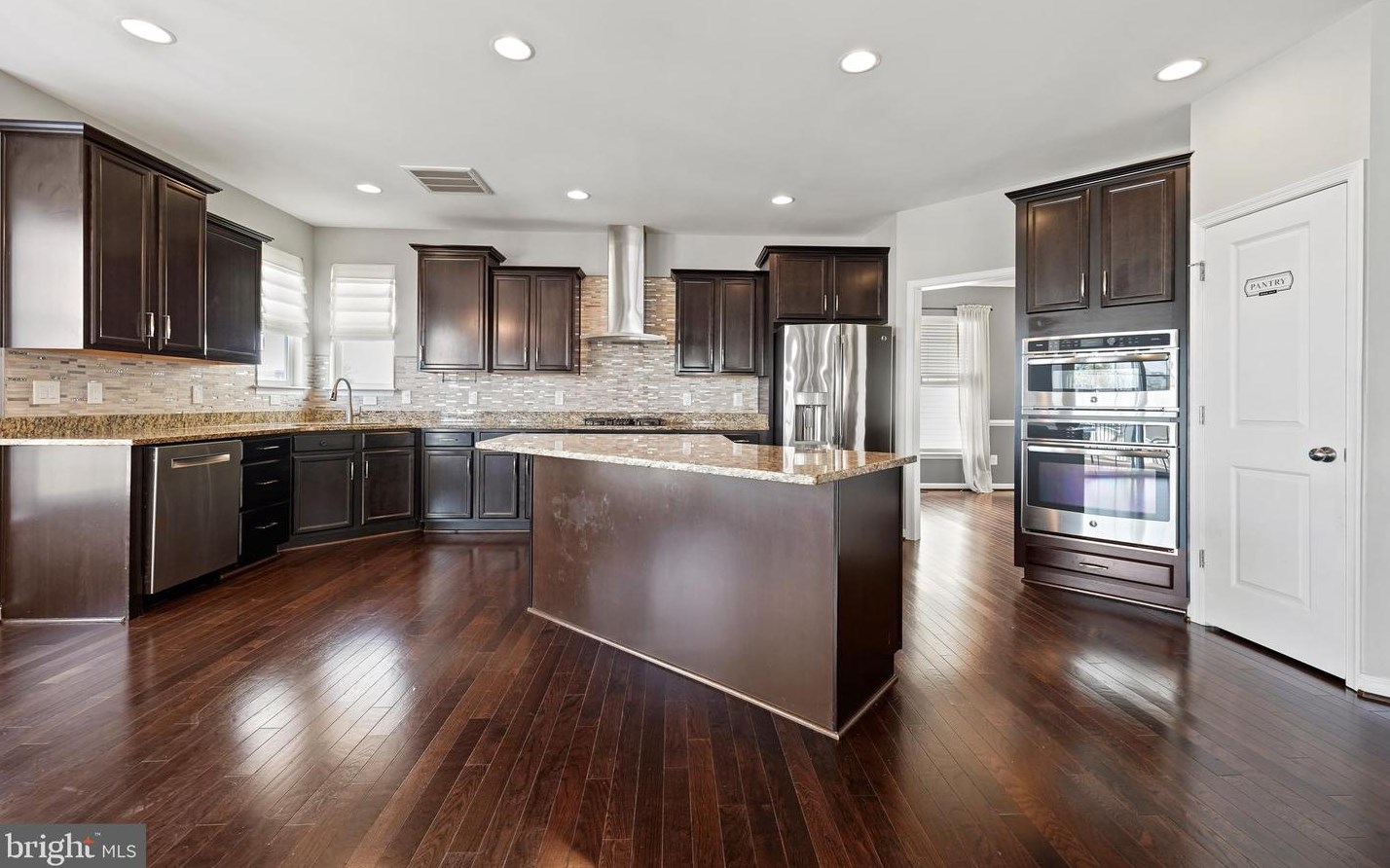 21115 Potomac Trail Cir, Ashburn VA  20148-4371 exterior