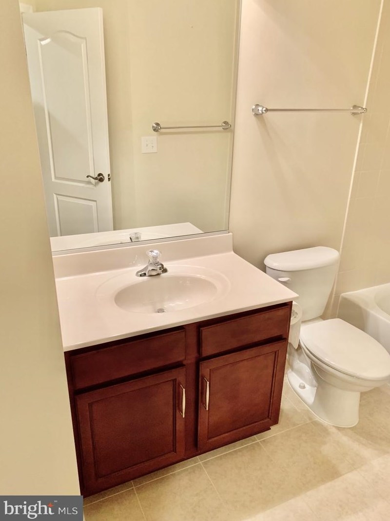 42783 Hay Rd, Ashburn VA  20147-3517 exterior