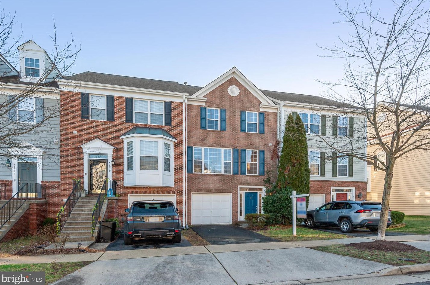 43017 Beachall St, Fairfax, VA 20152