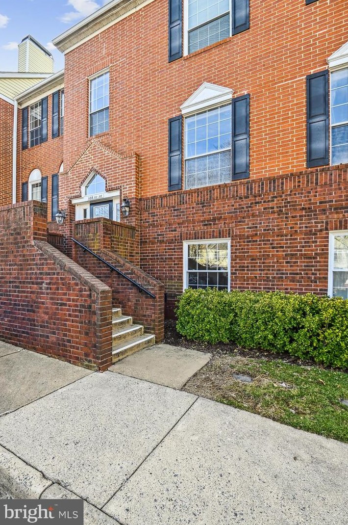 664 Gateway Dr Se #317, Leesburg, VA 20175