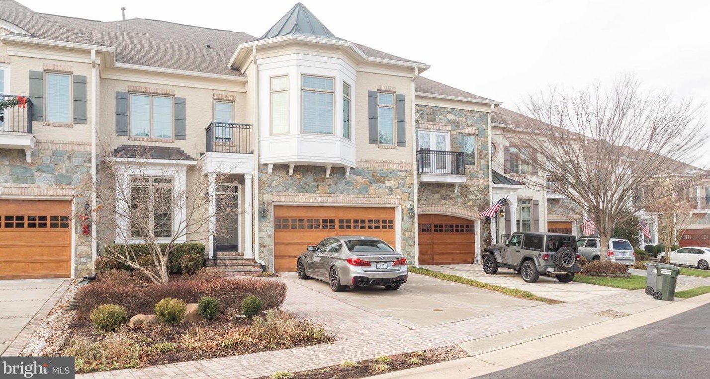 18353 Fairway Oaks Sq, Leesburg, VA 20176