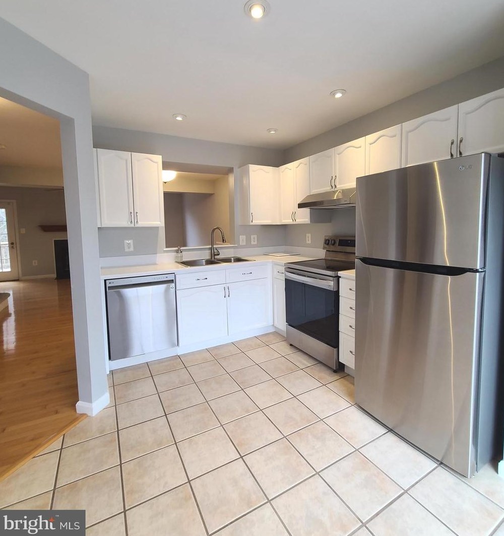 21824 Goldstone Ter, Dulles VA  20164-7032 exterior