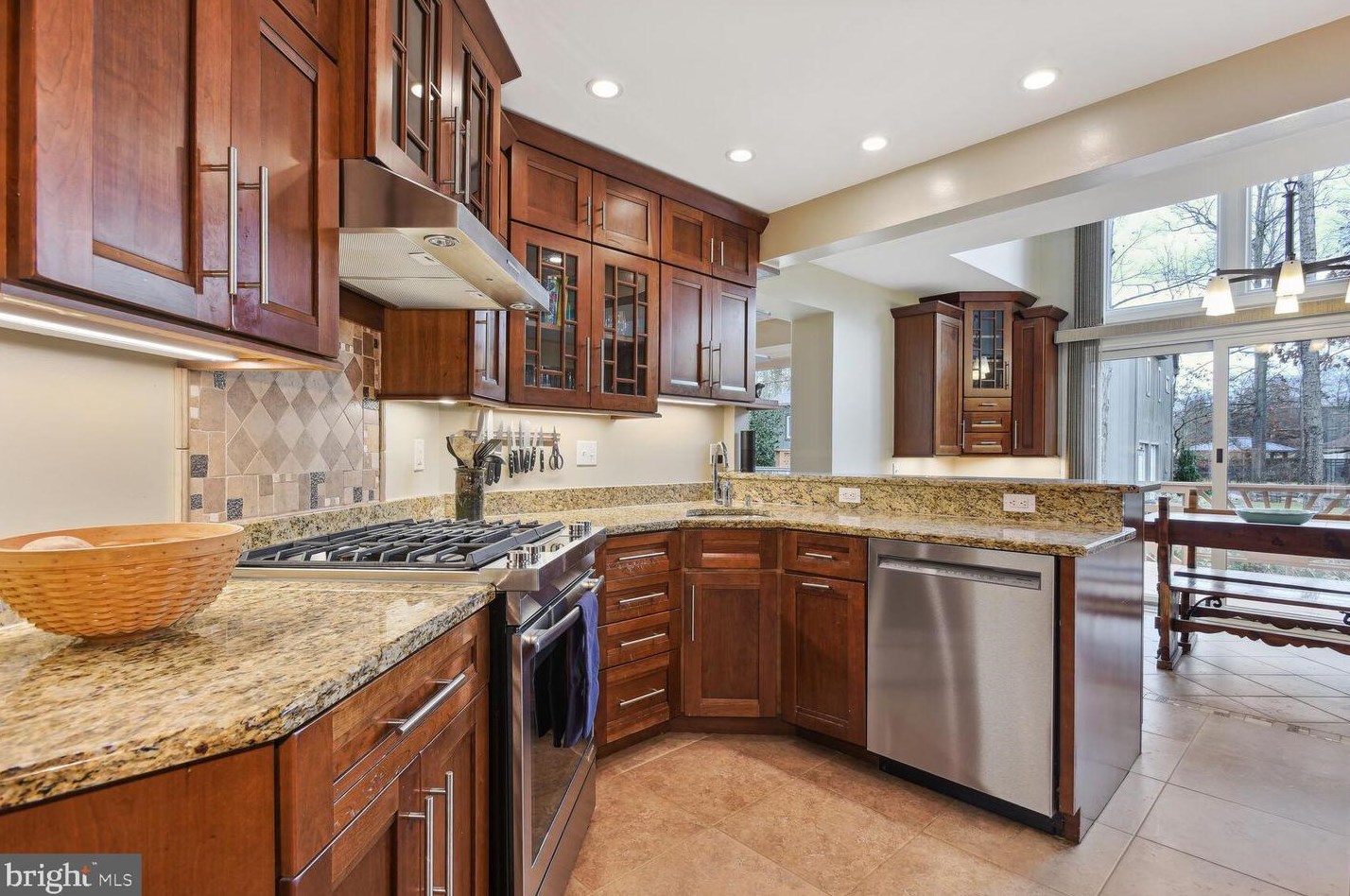 16 Wiltshire Ct, Dulles VA  20165-5677 exterior