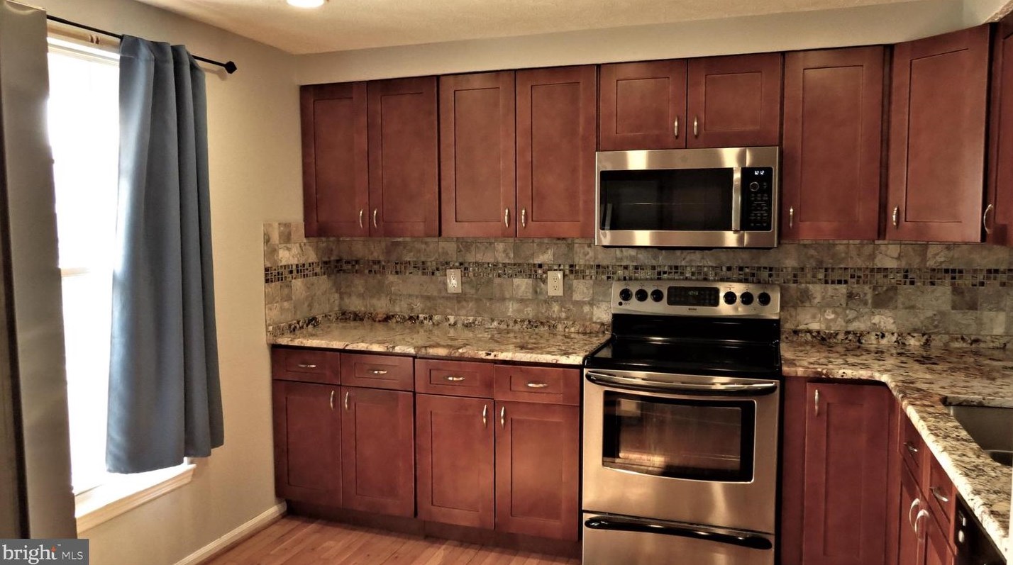 44069 Ferncliff Ter, Ashburn VA  20147-3349 exterior