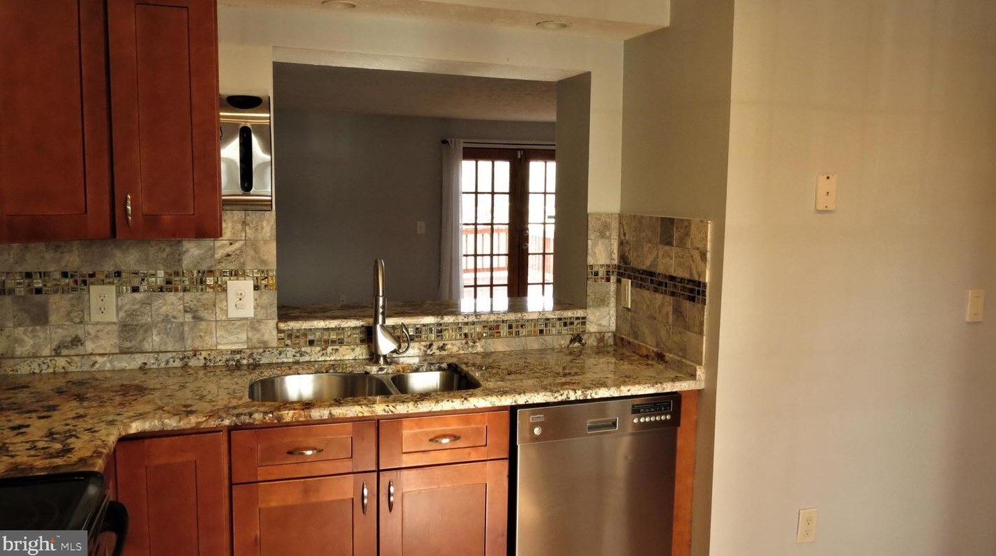44069 Ferncliff Ter, Ashburn VA  20147-3349 exterior