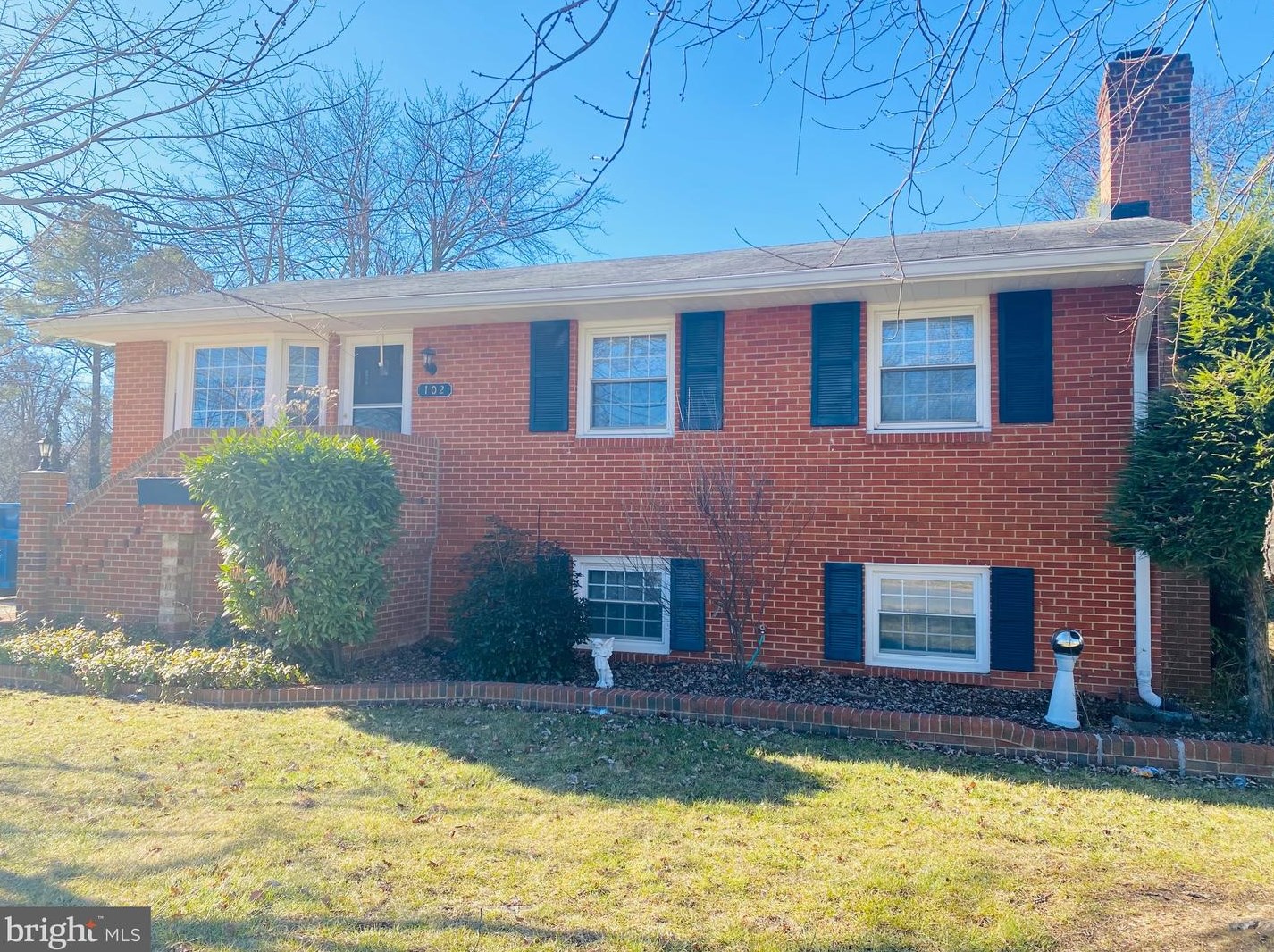 102 Poplar Rd, Dulles, VA 20164-3334