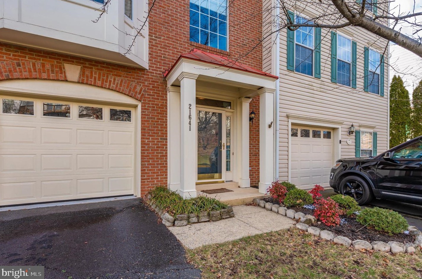 21641 Kings Crossing Ter, Ashburn, VA 20147-4512