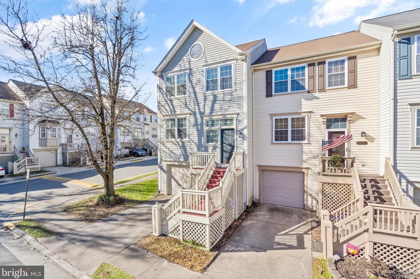 207 Mcdaniel Dr, Purcellville, VA 20132