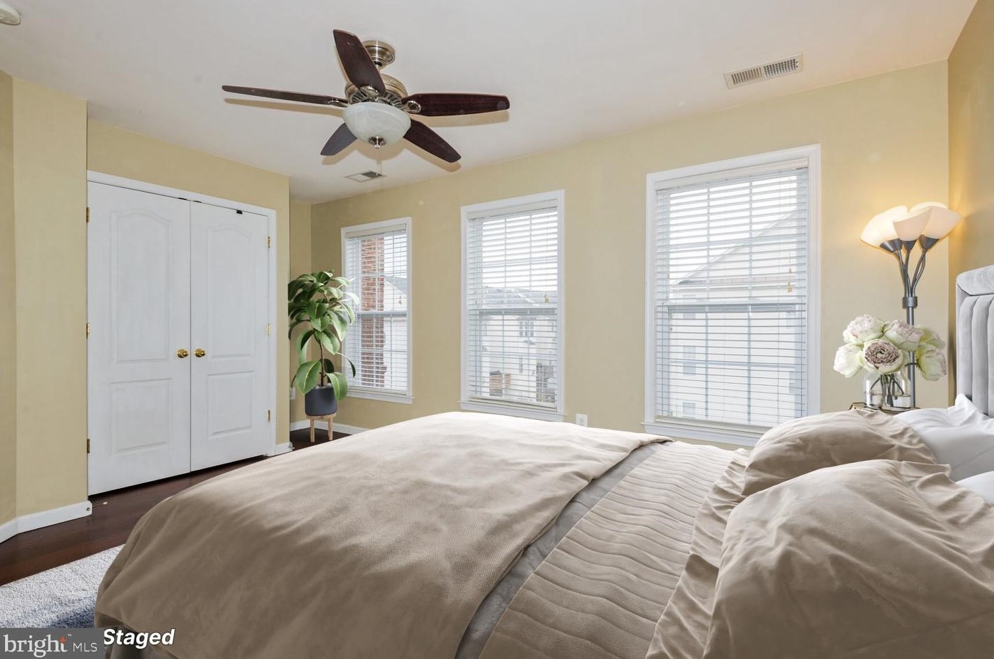 42037 Bushclover Ter, Stone Ridge VA  20105-5633 exterior