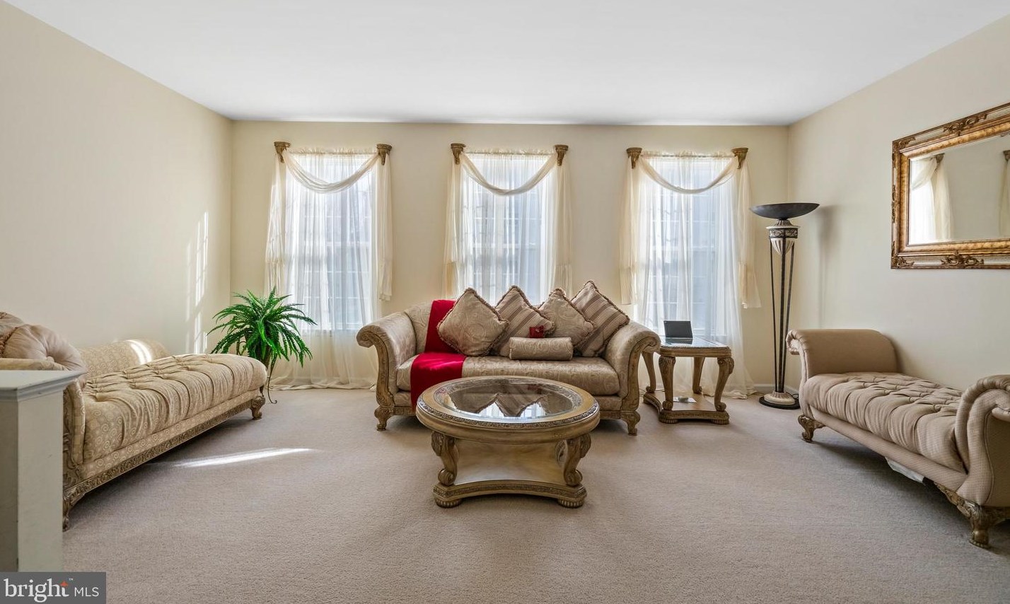 45522 Overmountain Sq, Dulles VA  20164-5235 exterior