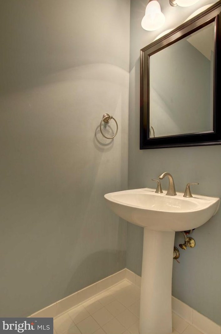 20596 Marsh Ct, Dulles VA  20165-7314 exterior