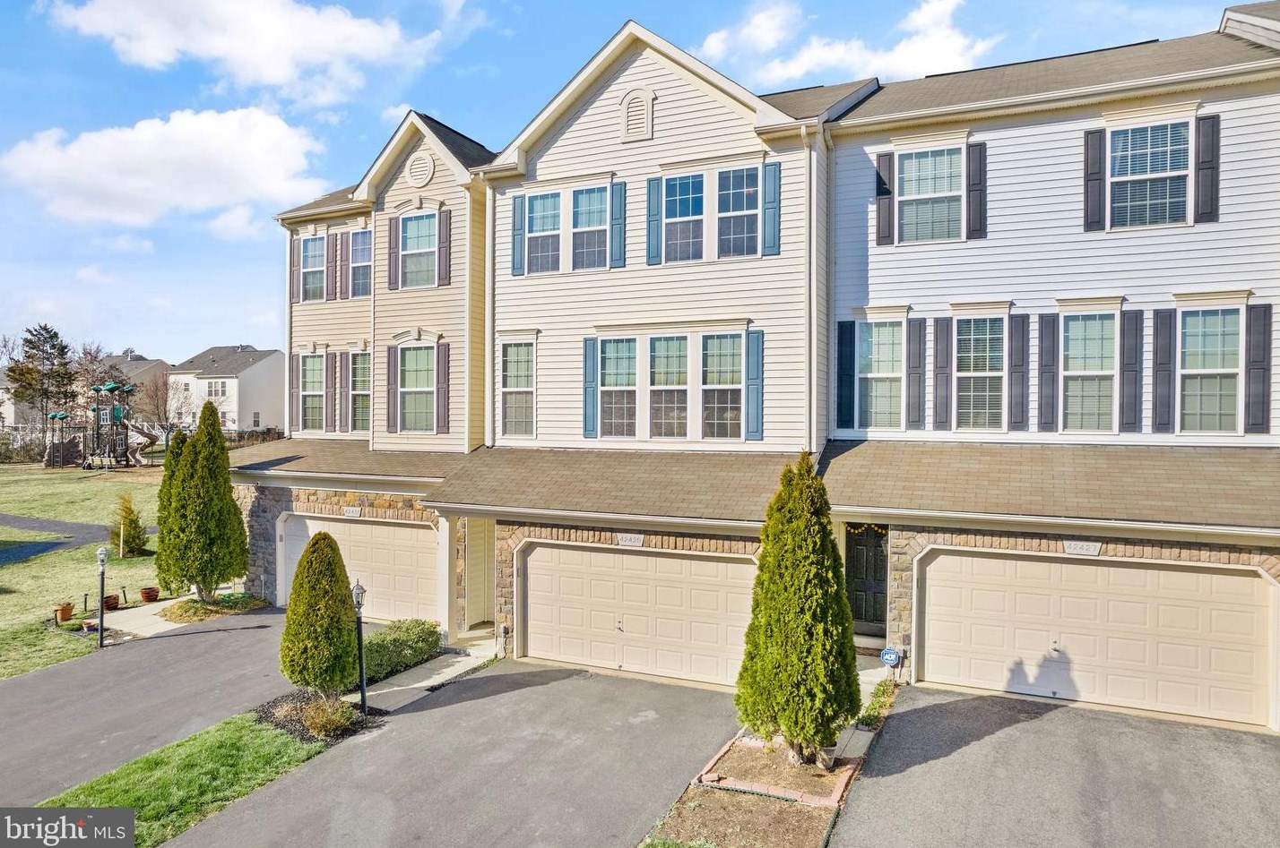 42429 Angela Faye Sq, Ashburn, VA 20148-8052