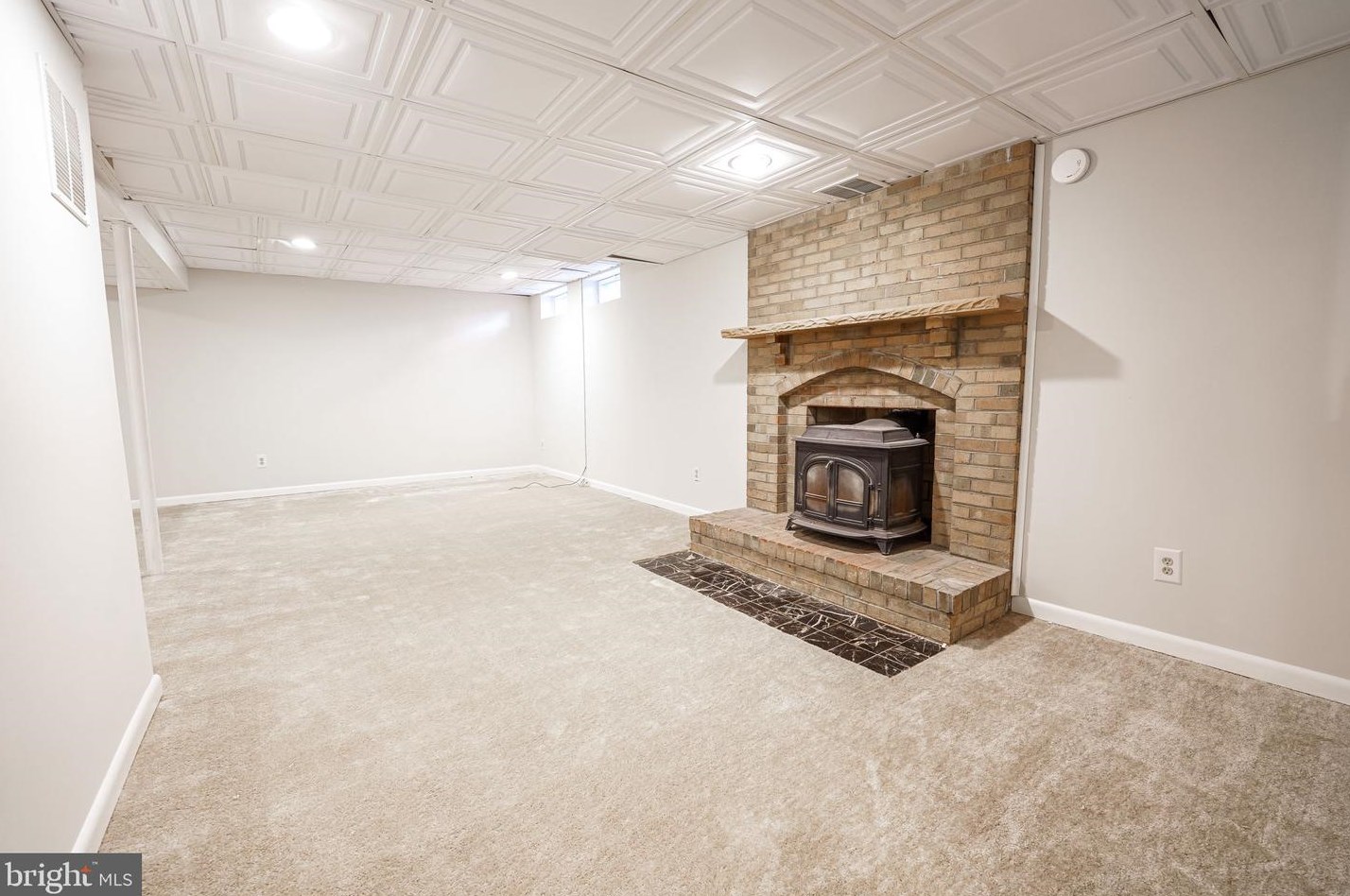 14 Fenton Wood Dr, Dulles VA  20165-5718 exterior