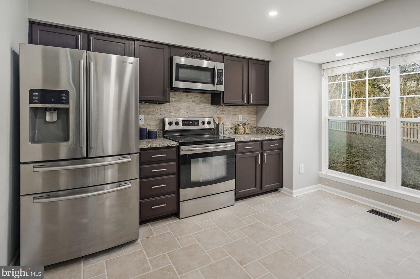 14 Fenton Wood Dr, Dulles VA  20165-5718 exterior