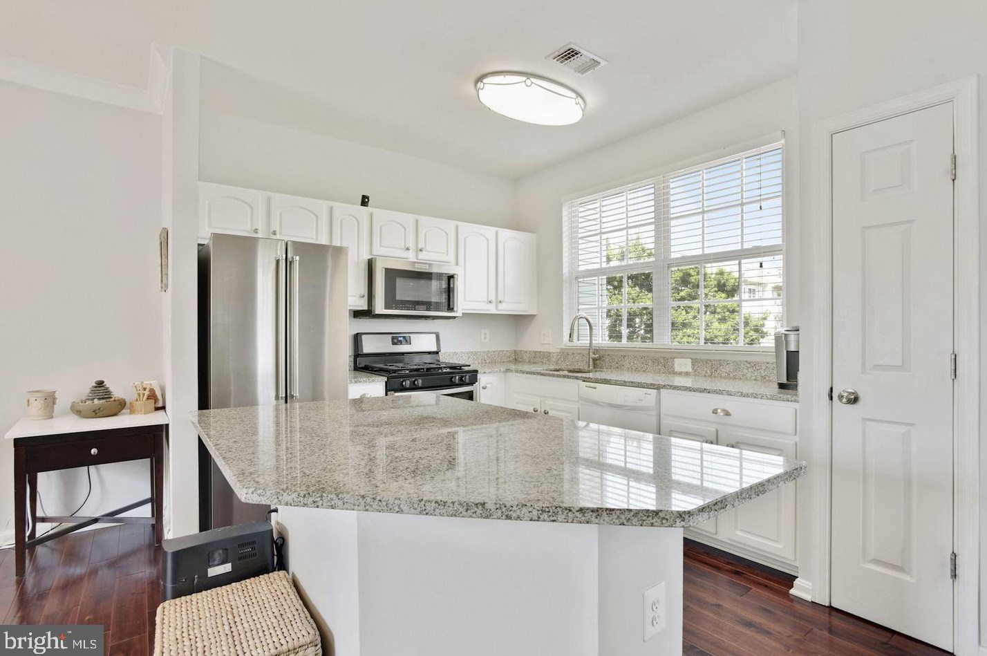 21822 Kelsey Sq, Ashburn, VA 20147