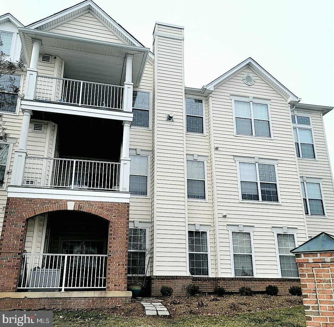 25340 Lake Mist Ct, Fairfax, VA 20152