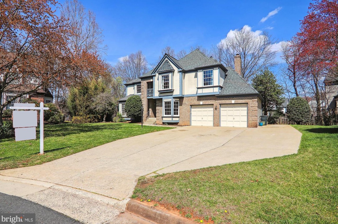 6 Prescott Ct, Dulles VA  20165-6217 exterior