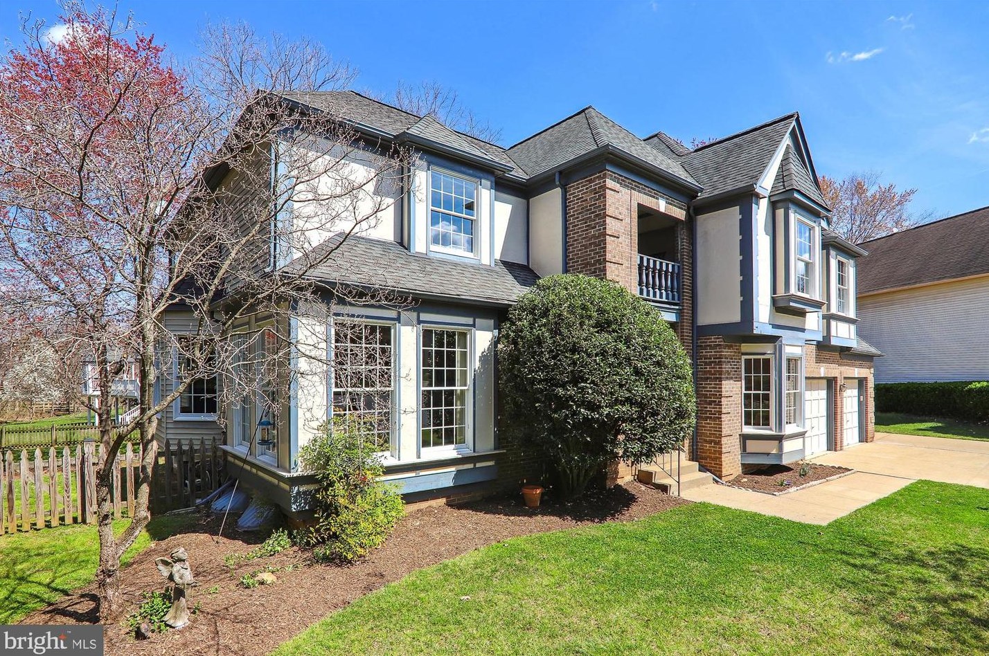 6 Prescott Ct, Dulles, VA 20165-6217