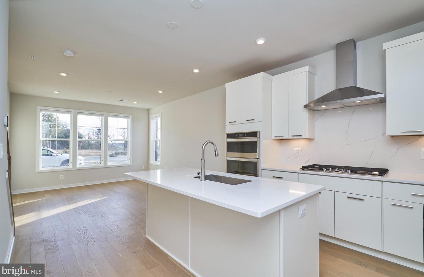 43522 Centergate Dr, Ashburn VA  20148 exterior