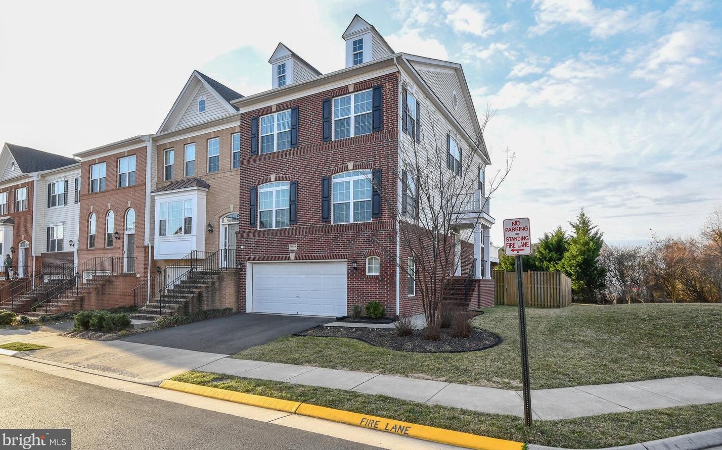 41677 St Albans Ter, Stone Ridge, VA 20105-5673