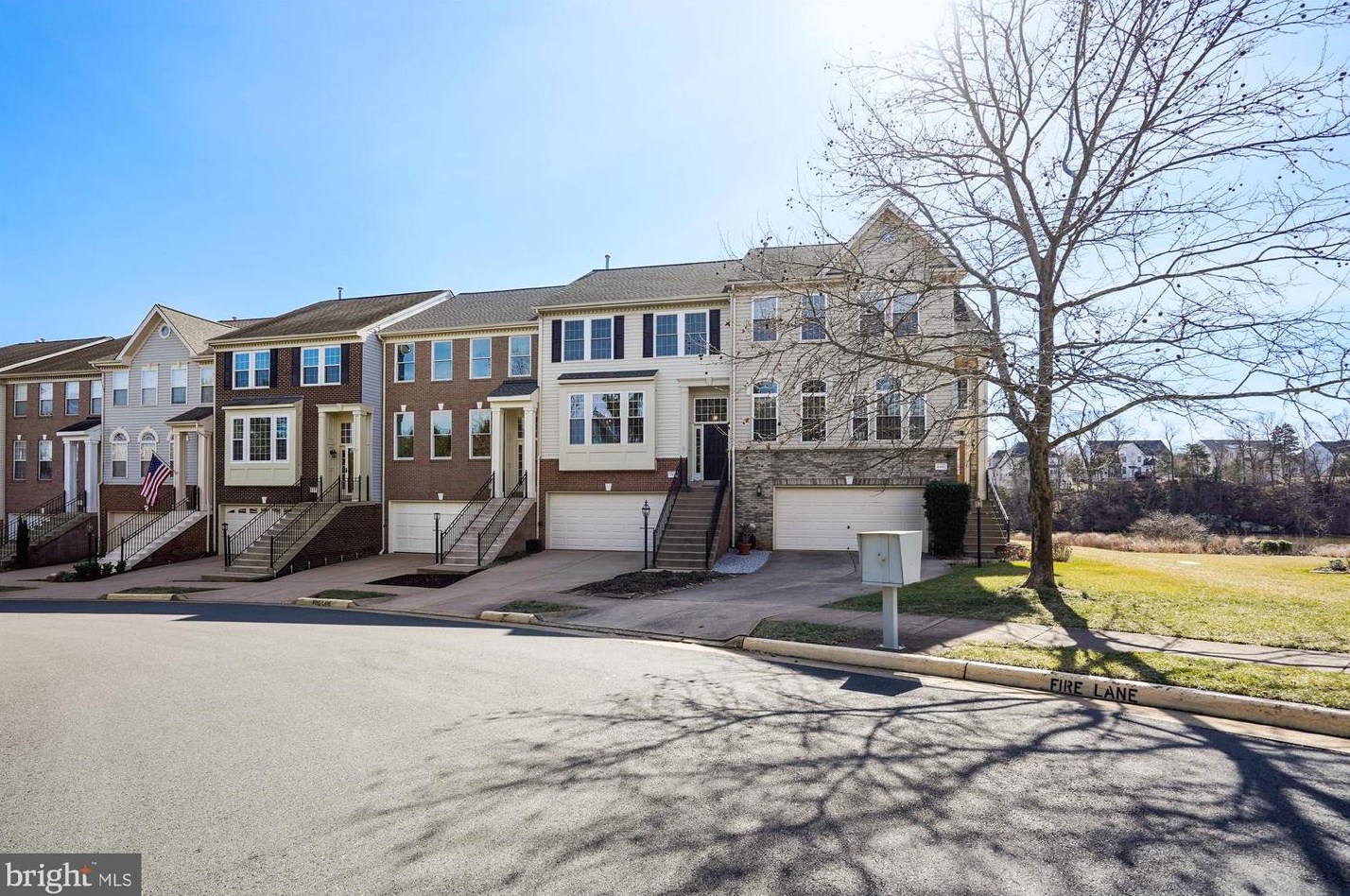 43953 Lords Valley Ter, Ashburn, VA 20147-3200