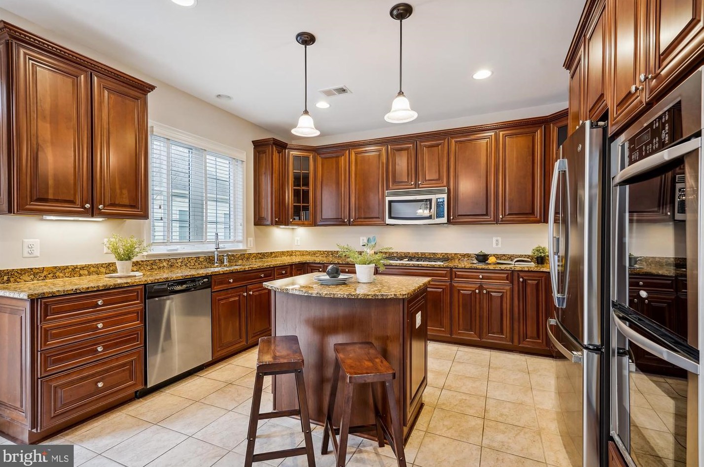 20619 Golden Ridge Dr, Ashburn, VA 20147-3872