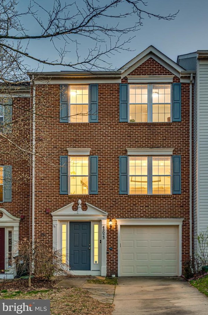 43023 Golf View Dr, Fairfax, VA 20152-2002