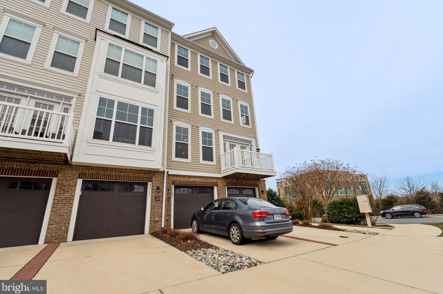 42167 Canary Grass Sq, Stone Ridge, VA 20105-5702
