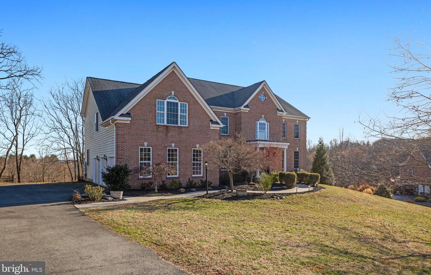 35451 Autumn Ridge Ct, Round Hill, VA 20141