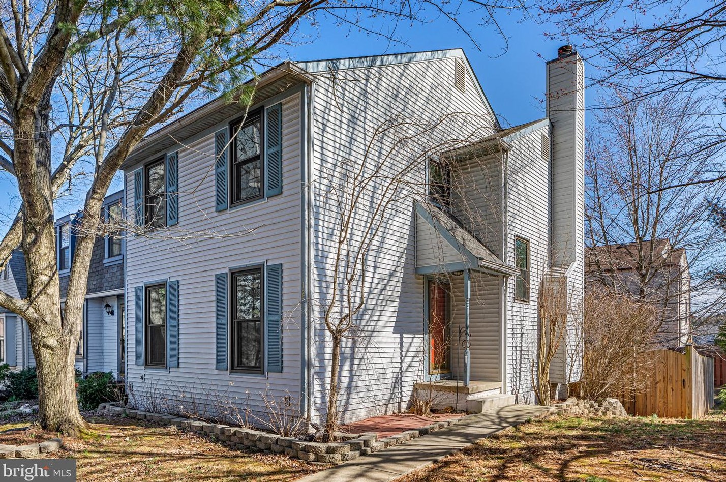 12 Hopton Ct, Dulles, VA 20165-5621