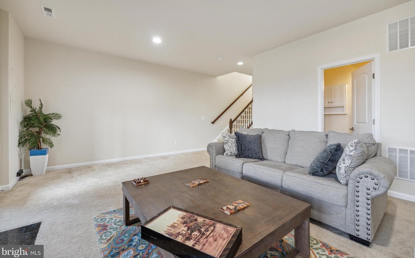 43468 Hopestone Ter, Fairfax VA  20152-1993 exterior