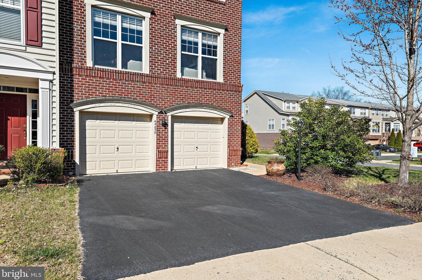 43238 Highgrove Ter, Ashburn VA  20148-5319 exterior