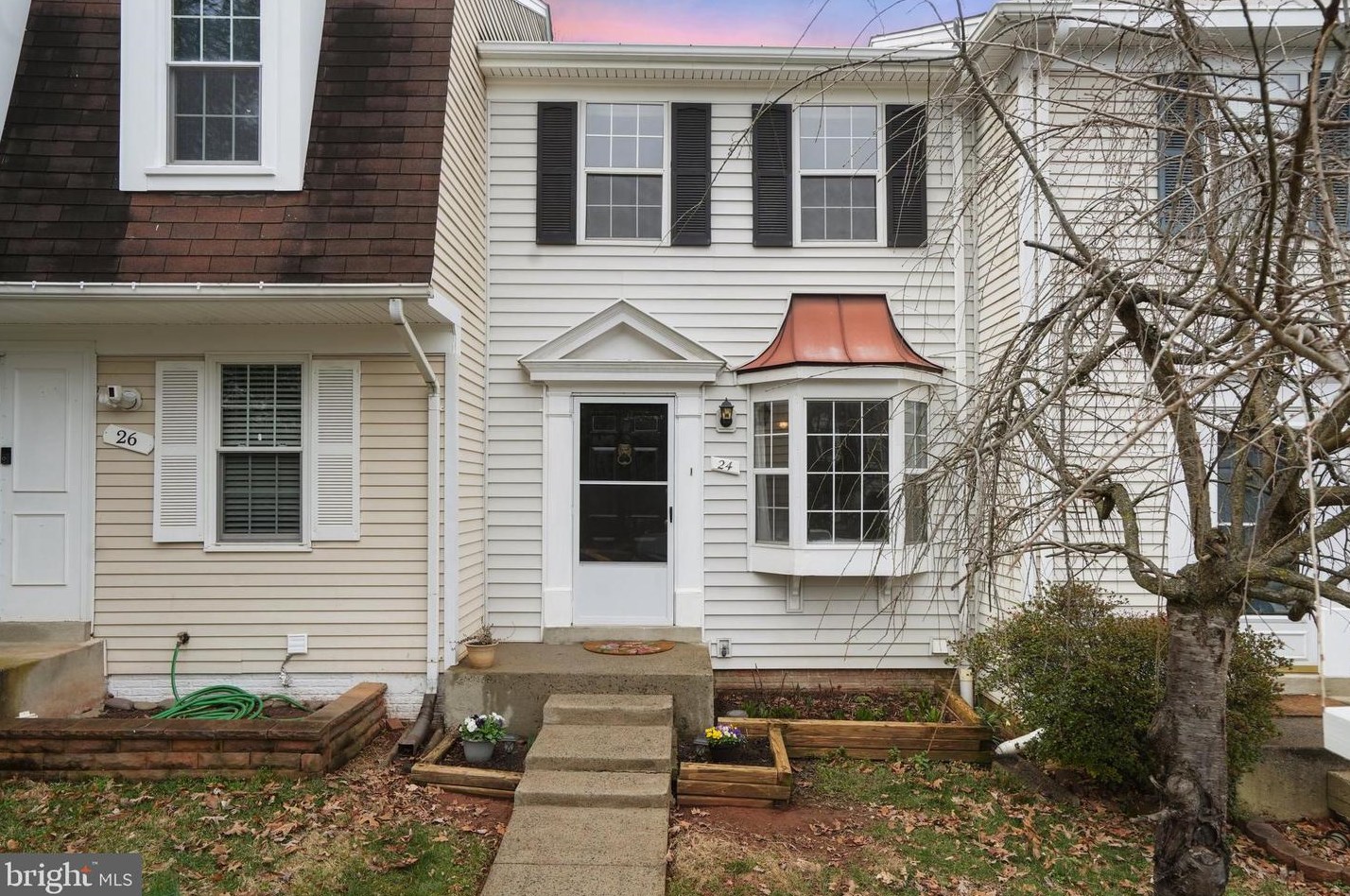 24 Dorrell Ct, Dulles, VA 20165-5713
