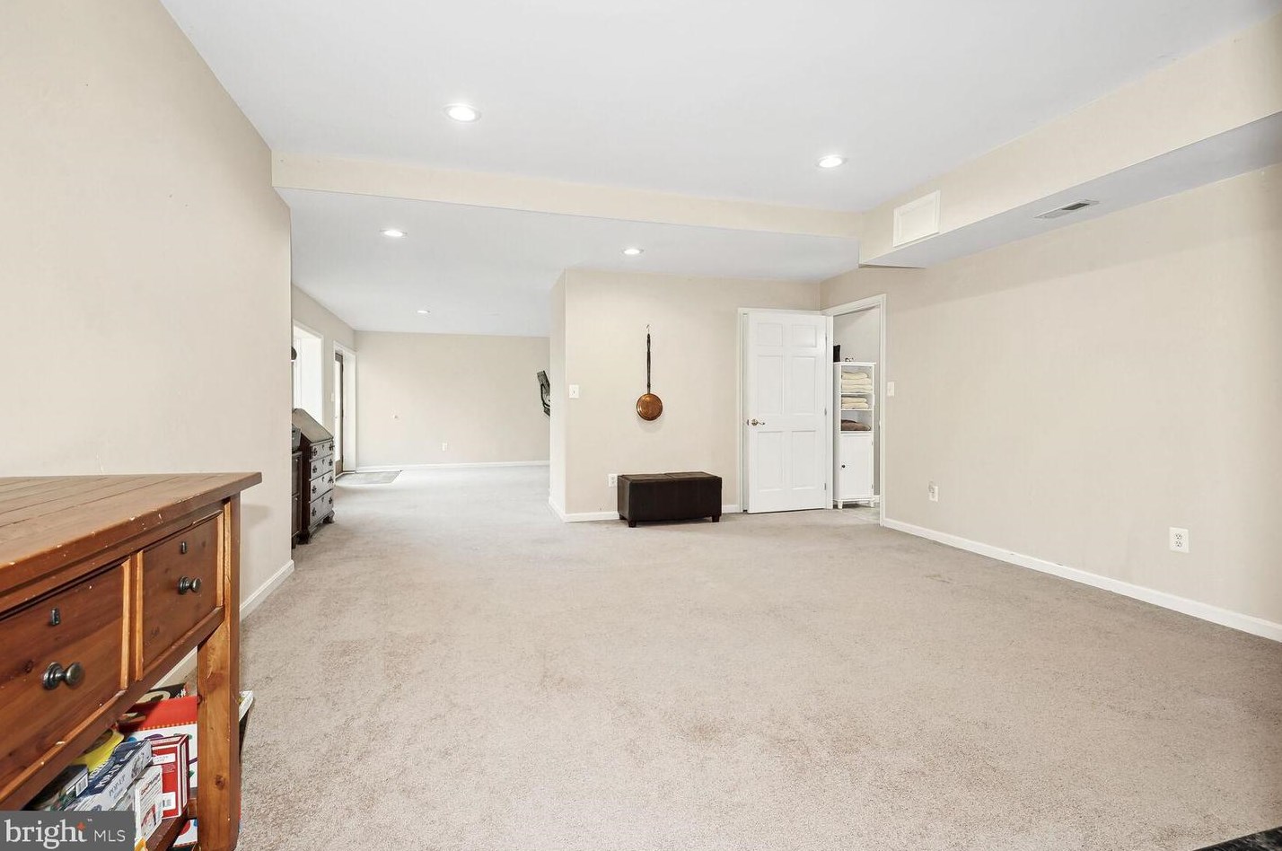 23972 Deep Hollow Ln, Stone Ridge VA  20105-2120 exterior