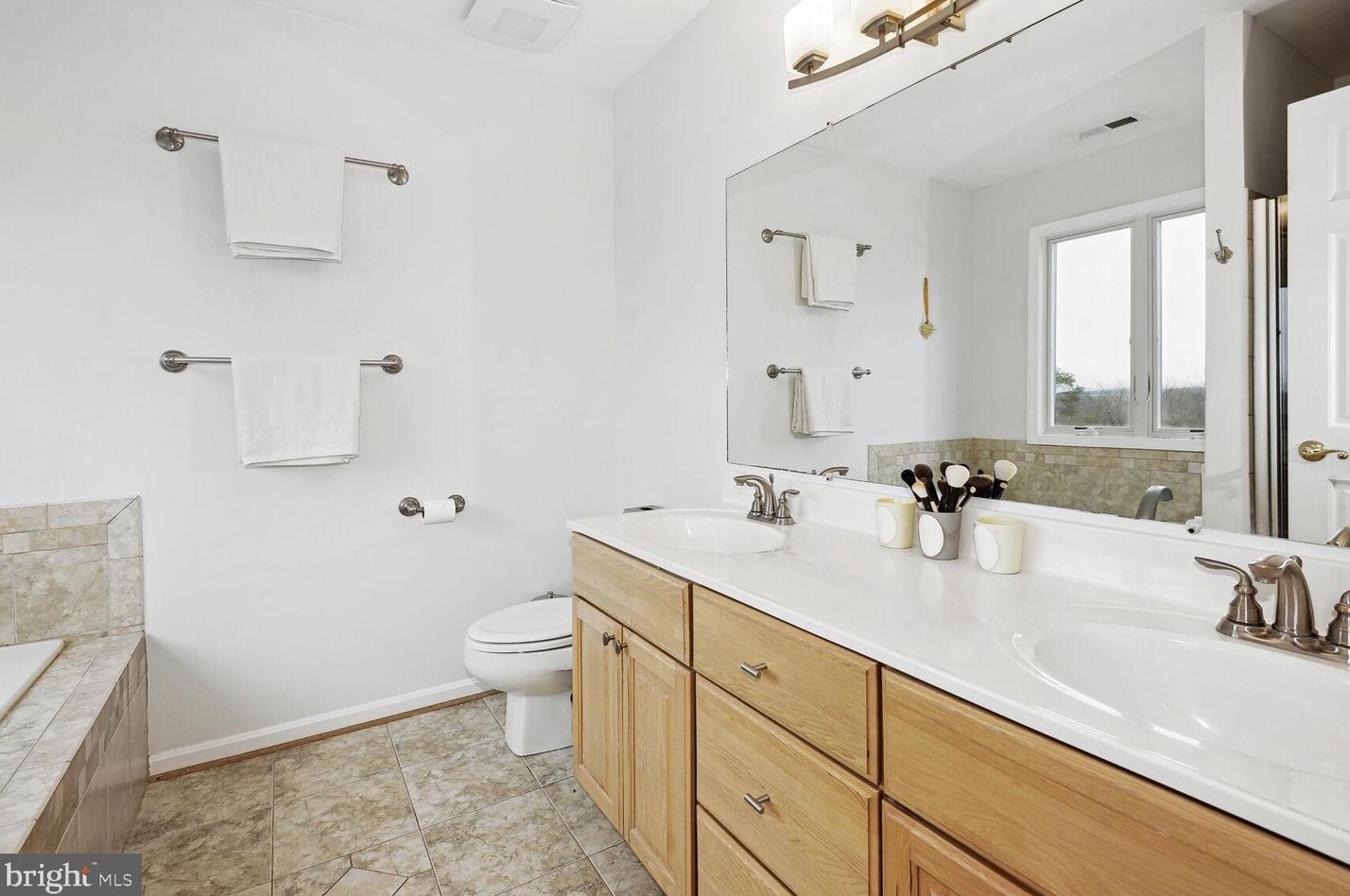 23972 Deep Hollow Ln, Stone Ridge VA  20105-2120 exterior