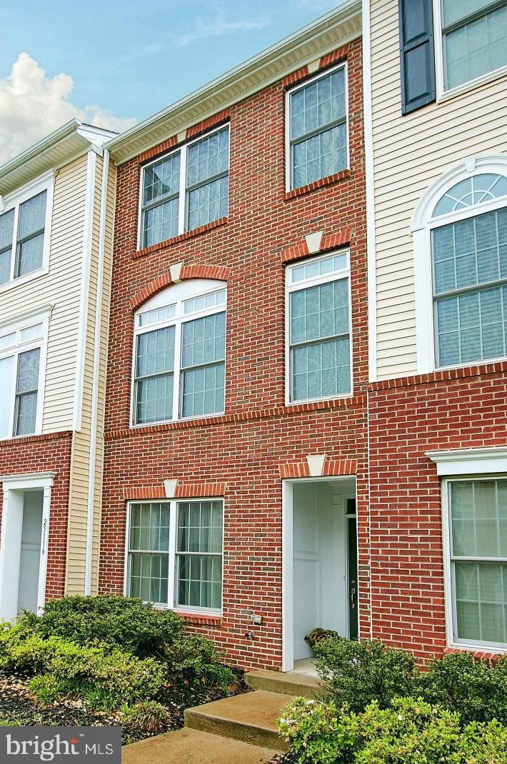 25114 Neptune Ter, Fairfax, VA 20152