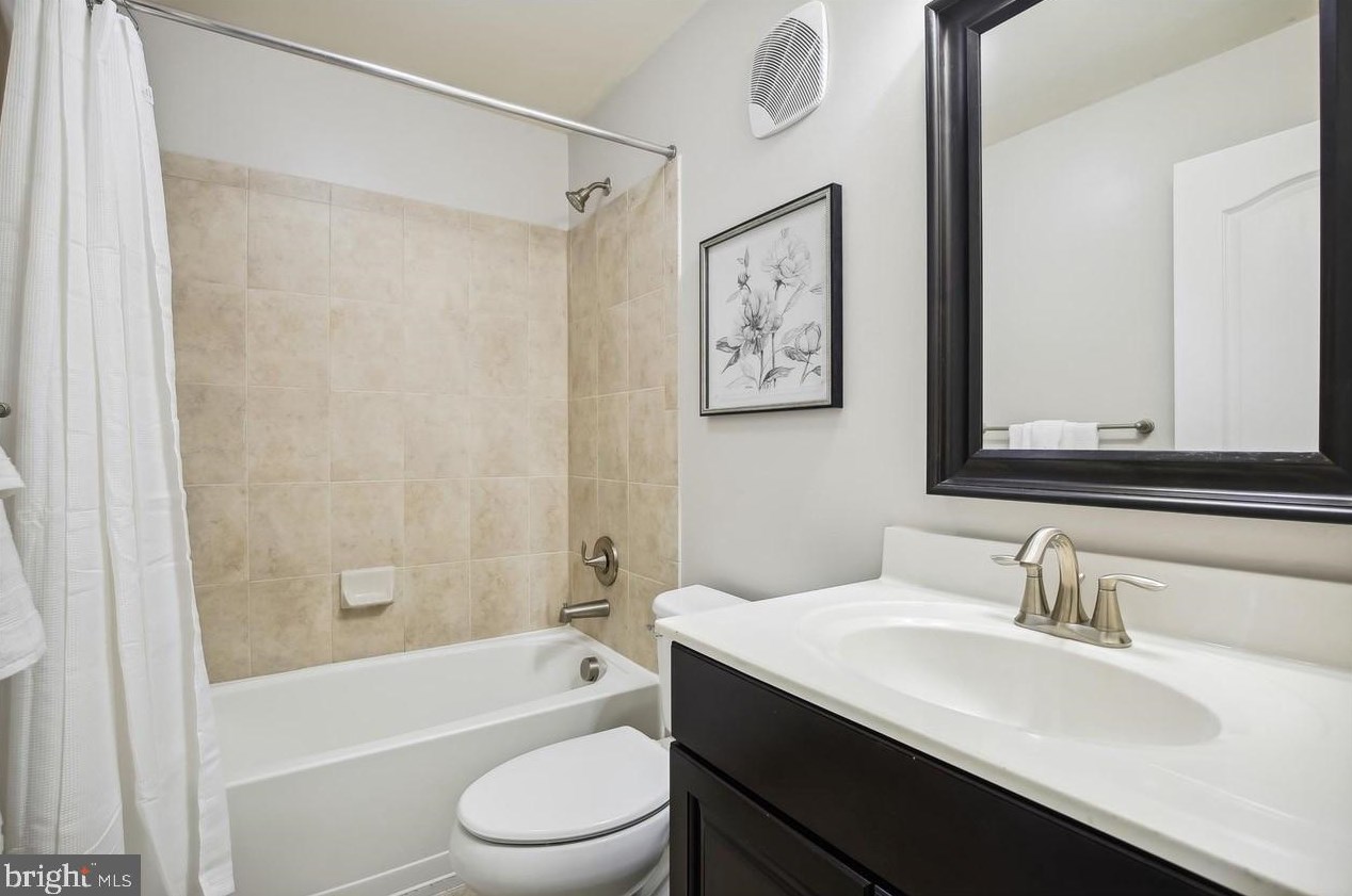 42604 Hardage Ter, Ashburn VA  20148-4350 exterior