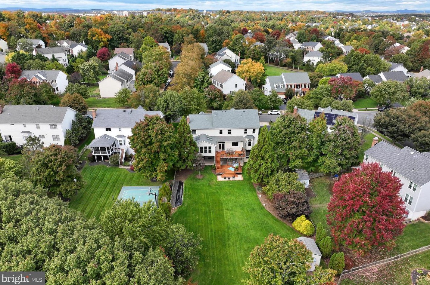 42979 Farmingdale Dr, Ashburn, VA 20147-4486