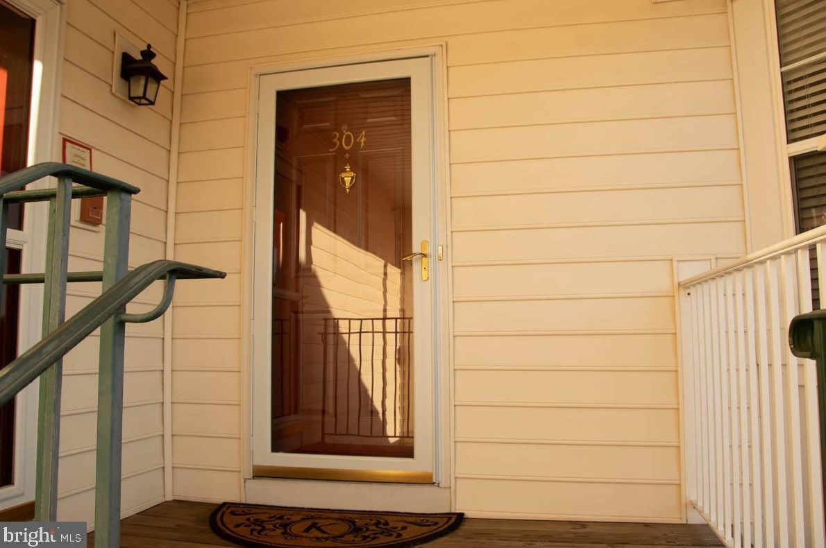 25300 Lake Mist Square #304, Fairfax, VA 20152
