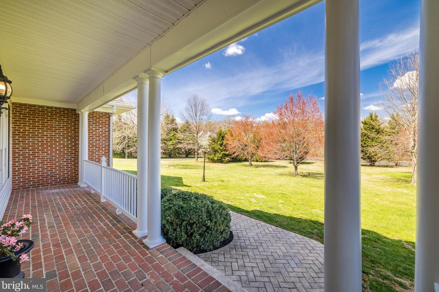 8 Mystic Ln, Round Hill, VA 20141