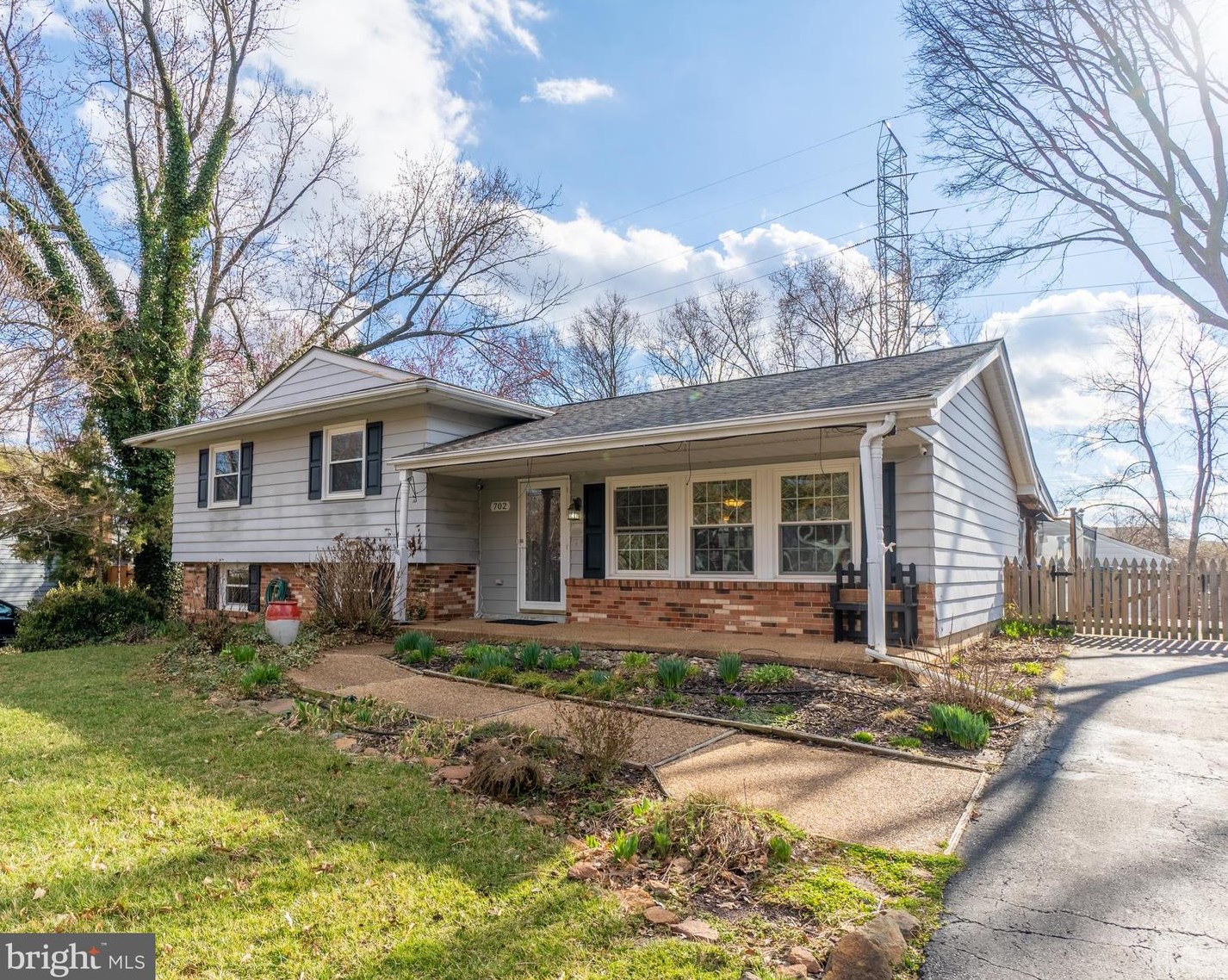 702 Williamsburg Rd, Dulles, VA 20164